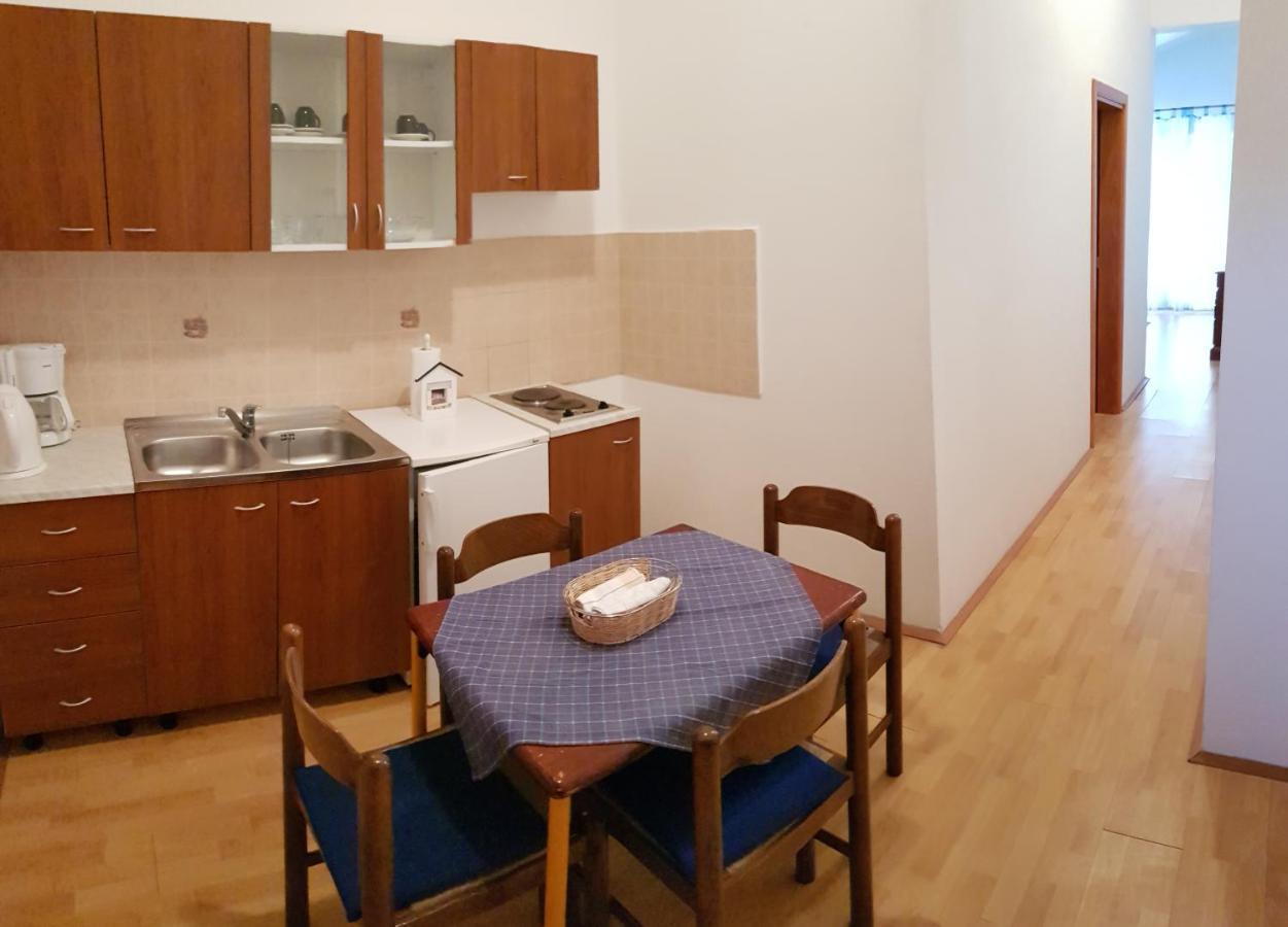 Apartments Akiki Карлобаг Екстер'єр фото